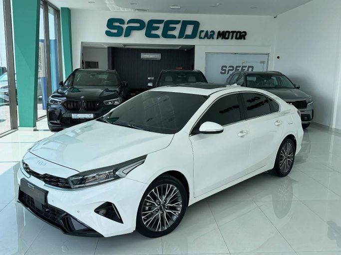 Подержанный Kia K3 II Рестайлинг, 1.6 л, 2022 в Абу-Даби от Speed Car Motors Белый цвет.  | AUTO.AE