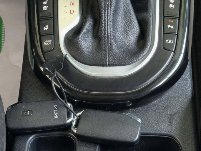 Подержанный Kia K3 II Рестайлинг, 1.6 л, 2022 в Абу-Даби от Speed Car Motors Белый цвет.  | AUTO.AE