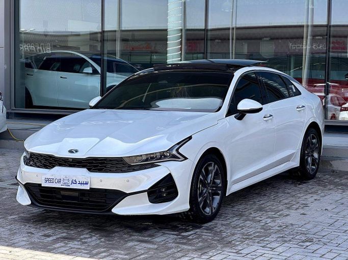 Подержанный Kia K5 III, 2.5 л, 2021 в Абу-Даби от Speed Car Motors Белый цвет.  | AUTO.AE