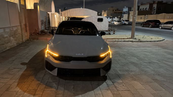 Used Kia K5 III Facelift, 1.6 l, 2025 in Abu Dhabi, Grey color. American Specs | AUTO.AE | Listing #260533