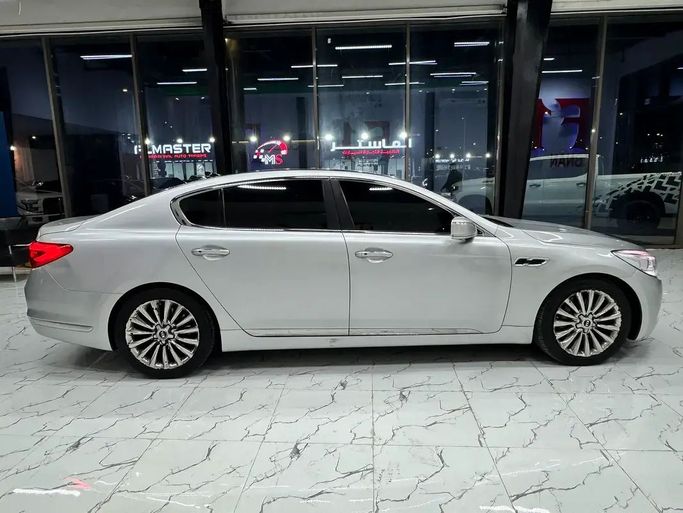مستعملة Kia K900 I, 3.8 l, 2015 في في أبو ظبي من F1 Lebanon vehicle Trading، اللون فضي. المواصفات الكورية | AUTO.AE