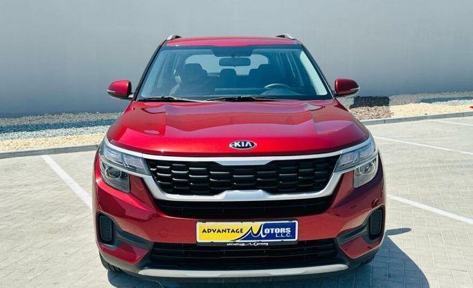 Подержанный Kia Seltos I, 1.6 л, 2021 в Абу-Даби от Advantage Motors Красный цвет. GCC | AUTO.AE