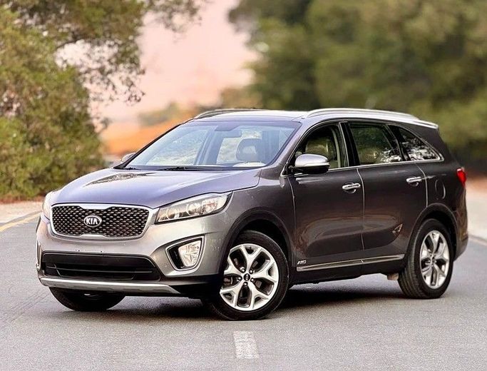 Подержанный Kia Sorento III Prime, 3.3 л, 2016 в Абу-Даби от Al Waleed Used Cars Серебристый цвет. GCC | AUTO.AE