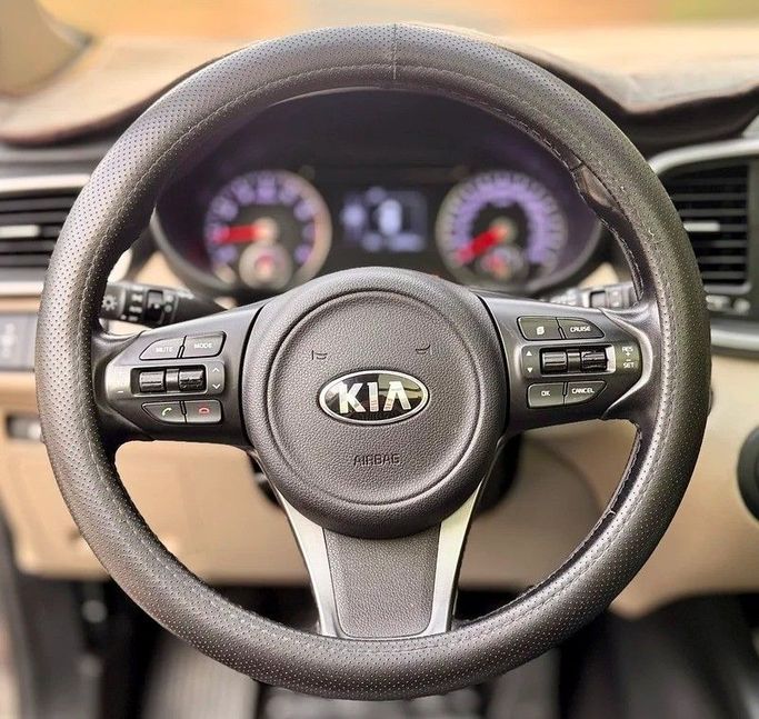 Подержанный Kia Sorento III Prime, 3.3 л, 2016 в Абу-Даби от Al Waleed Used Cars Серебристый цвет. GCC | AUTO.AE