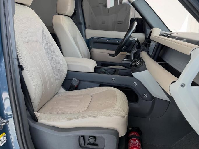 Подержанный Land Rover Defender 130 II, 3.0 л, 2020 в Абу-Даби от Speed Car Motors Синий цвет.  | AUTO.AE