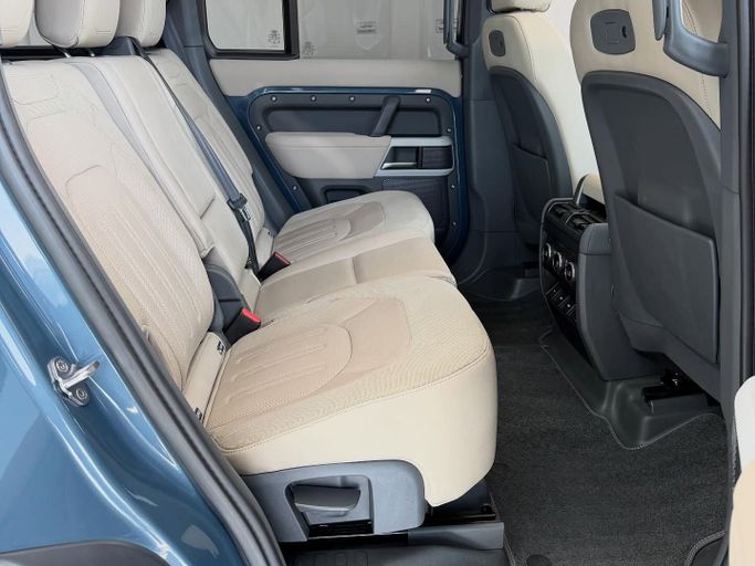 Подержанный Land Rover Defender 130 II, 3.0 л, 2020 в Абу-Даби от Speed Car Motors Синий цвет.  | AUTO.AE