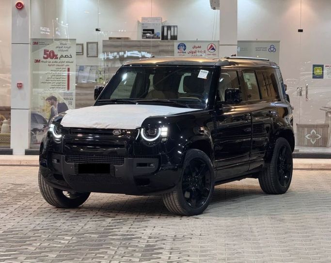 جديدة Land Rover Defender 110 ثانياً, 2.0 l, 2026 في في أبو ظبي من AL NOJOOM CARS، اللون أسود.  | AUTO.AE | إعلان #258070
