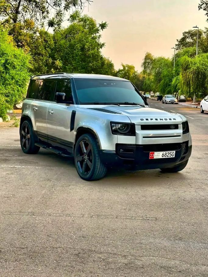 مستعملة Land Rover Defender 110 ثانياً, 3.0 l, 2020 في في أبو ظبي، اللون فضي. المواصفات الأمريكية | AUTO.AE | إعلان #265115