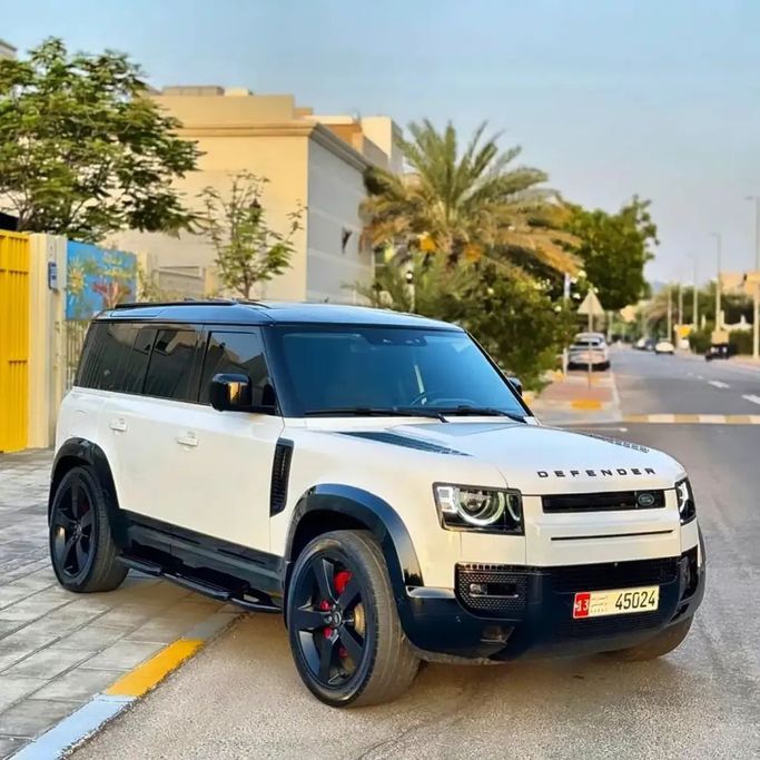 مستعملة Land Rover Defender P400 ثانياً, 3.0 l, 2023 في في أبو ظبي، اللون أبيض. مواصفات الخليج | AUTO.AE | إعلان #265136
