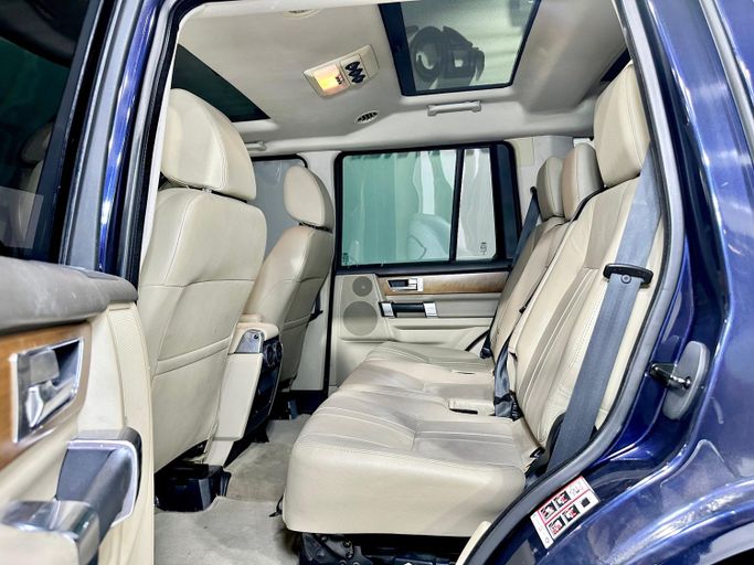 Used Land Rover Discovery P340 IV Facelift, 3.0 l, 2016 in Abu Dhabi by Al Qeyada Motors, Blue color. GCC Specs | AUTO.AE