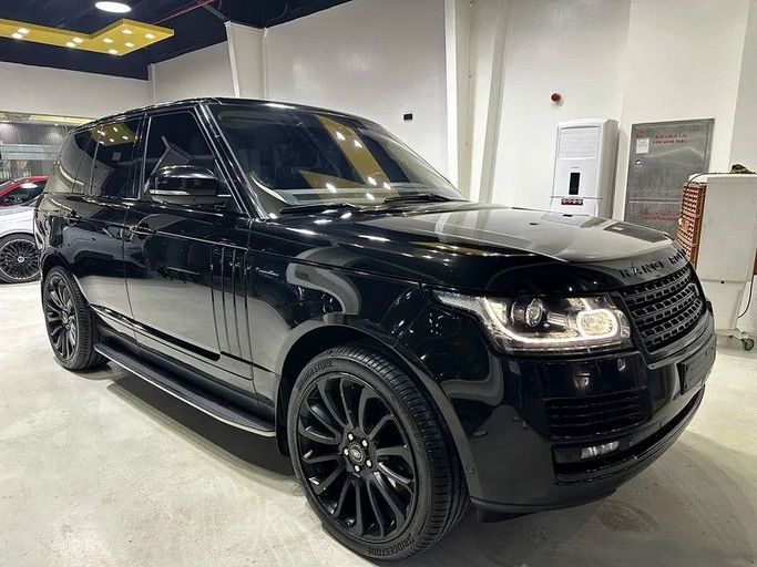 Подержанный Land Rover Range Rover P375 IV, 5.0 л, 2015 в Абу-Даби от Al Ramz Motors Черный цвет. GCC | AUTO.AE
