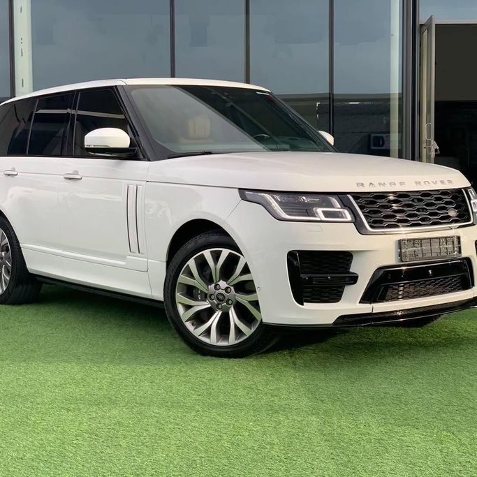Подержанный Land Rover Range Rover P360 IV Рестайлинг, 3.0 л, 2019 в Абу-Даби от Al Fajr Automobile showroom Белый цвет. GCC | AUTO.AE