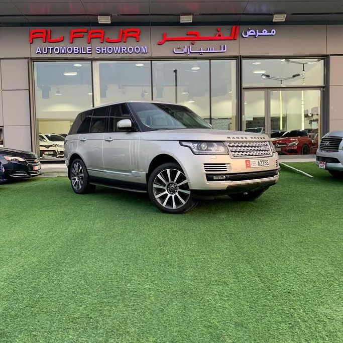 Подержанный Land Rover Range Rover P510 IV, 5.0 л, 2013 в Абу-Даби от Al Fajr Automobile showroom Серебристый цвет. GCC | AUTO.AE