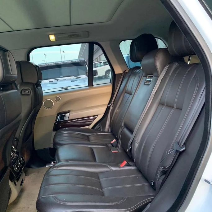 Подержанный Land Rover Range Rover P510 IV, 5.0 л, 2013 в Абу-Даби от Al Fajr Automobile showroom Белый цвет. GCC | AUTO.AE