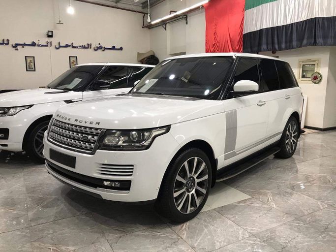 Used Land Rover Range Rover P375 IV, 5.0 l, 2015 in Abu Dhabi by Golden coast automobile showroom, White color. GCC Specs | AUTO.AE