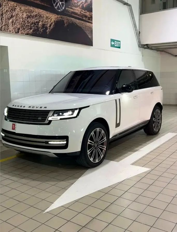 Подержанный Land Rover Range Rover P530 MHEV V (L460), 4.4 л, 2023 в ОАЭ, Абу-Даби от Al Lulu Cars Белый цвет. GCC | AUTO.AE | Объявление #274276