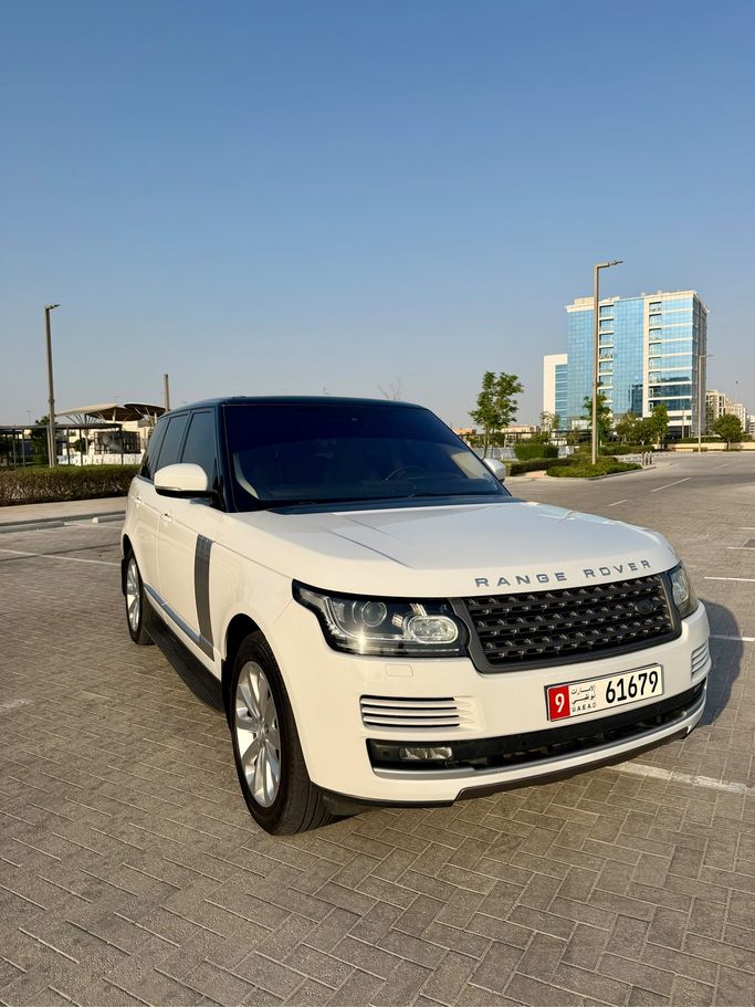 مستعملة ⁦Land Rover Range Rover P375 رابعاً، 5.0 l، 2016⁩ في في الإمارات, أبوظبي، اللون أبيض. مواصفات الخليج | AUTO.AE | إعلان #286053