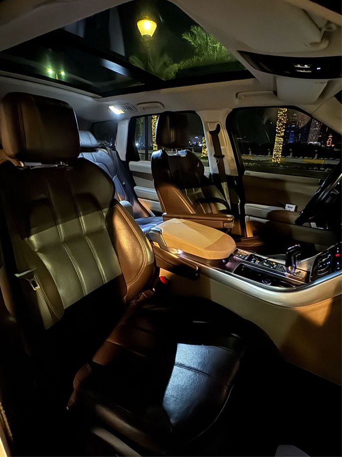 Подержанный Land Rover Range Rover Sport P380 II, 3.0 л, 2017 в Абу-Даби Белый цвет. GCC | AUTO.AE