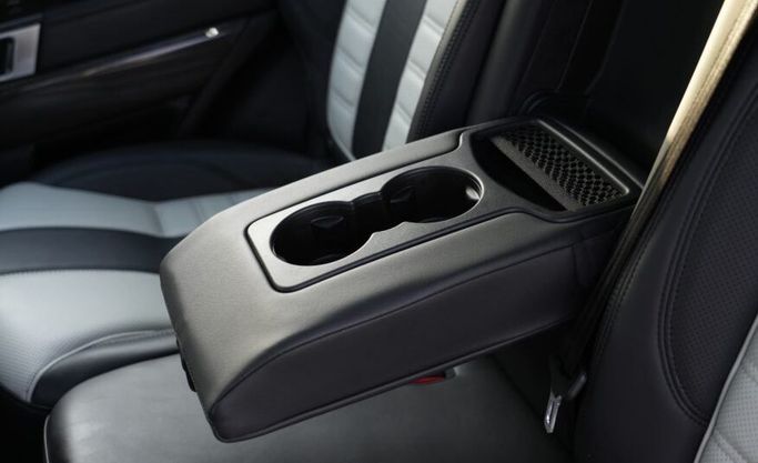 Used Land Rover Range Rover Sport SVR II Facelift, 5.0 l, 2017 in Abu Dhabi by Advantage Motors, Blue color. GCC Specs | AUTO.AE