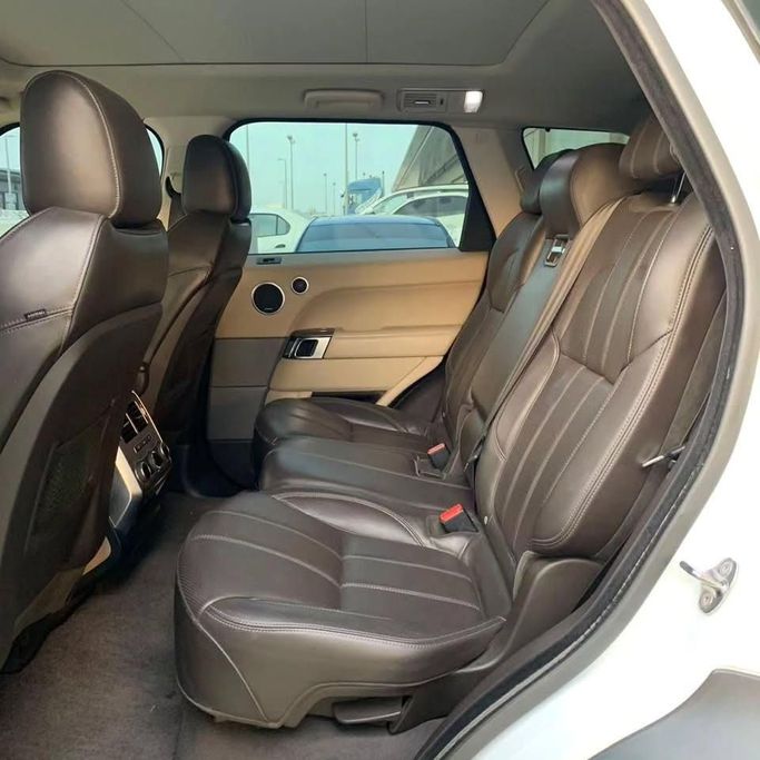 Подержанный Land Rover Range Rover Sport P380 II, 3.0 л, 2015 в Абу-Даби от Al Fajr Automobile showroom Белый цвет. GCC | AUTO.AE