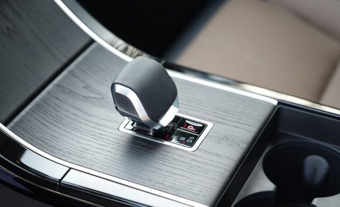 New Land Rover Range Rover Velar P250 I Facelift, 2.0 l, 2025 in Abu Dhabi by Advantage Motors, Black color. GCC Specs | AUTO.AE