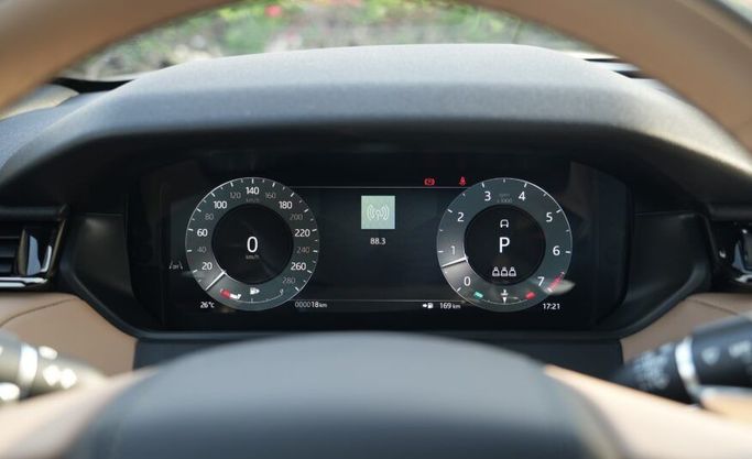 New Land Rover Range Rover Velar P250 I Facelift, 2.0 l, 2025 in Abu Dhabi by Advantage Motors, Black color. GCC Specs | AUTO.AE