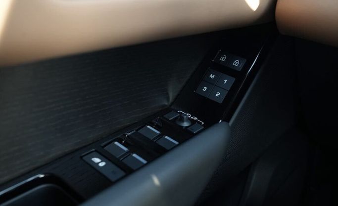 New Land Rover Range Rover Velar P250 I Facelift, 2.0 l, 2025 in Abu Dhabi by Advantage Motors, Black color. GCC Specs | AUTO.AE