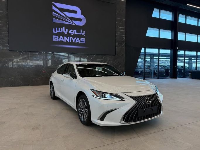 New Lexus ES 350 VII Facelift 2, 3.5 l, 2025 in Abu Dhabi by Baniyas Cars Abu Dhabi, White color. GCC Specs | AUTO.AE