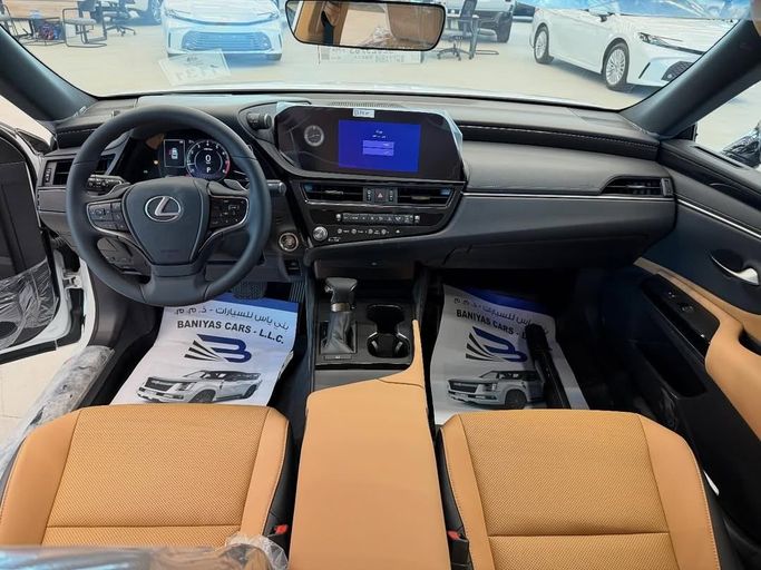 New Lexus ES 350 VII Facelift 2, 3.5 l, 2025 in Abu Dhabi by Baniyas Cars Abu Dhabi, White color. GCC Specs | AUTO.AE