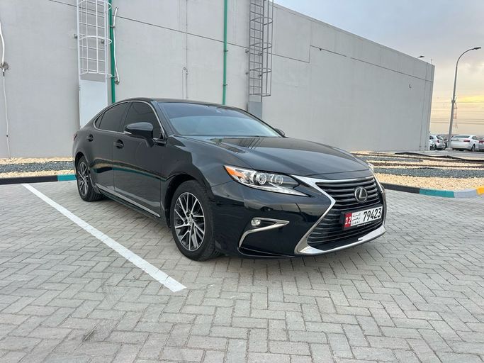 Used Lexus ES 350 VI Facelift, 3.5 l, 2017 in Abu Dhabi by Al Bayan Motors, Black color. GCC Specs | AUTO.AE