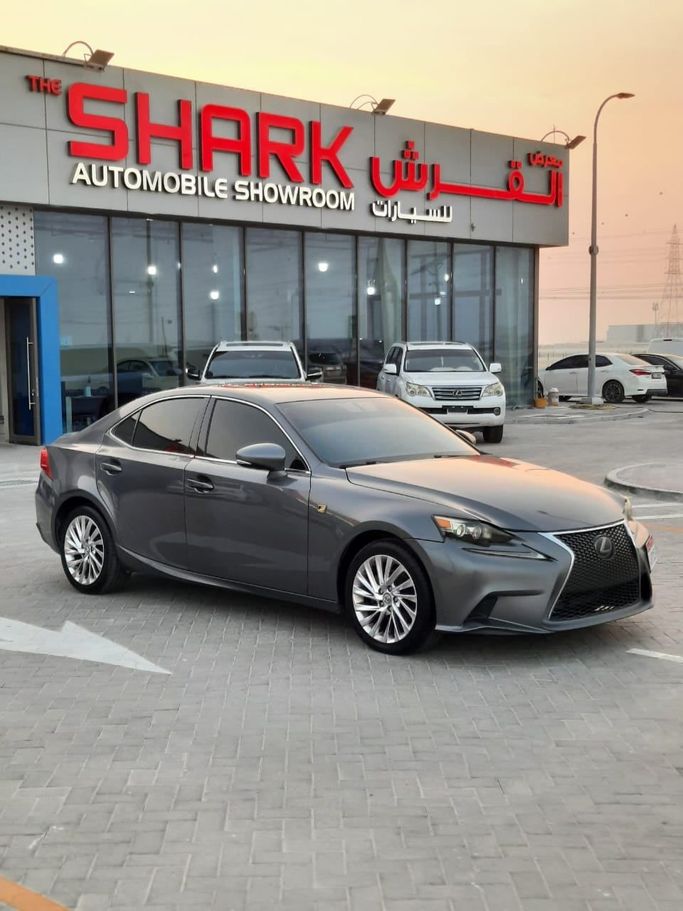 Подержанный Lexus IS 250 II Рестайлинг 2, 2.5 л, 2015 в Абу-Даби от The Shark Automobile Showroom Серый цвет. Американская | AUTO.AE