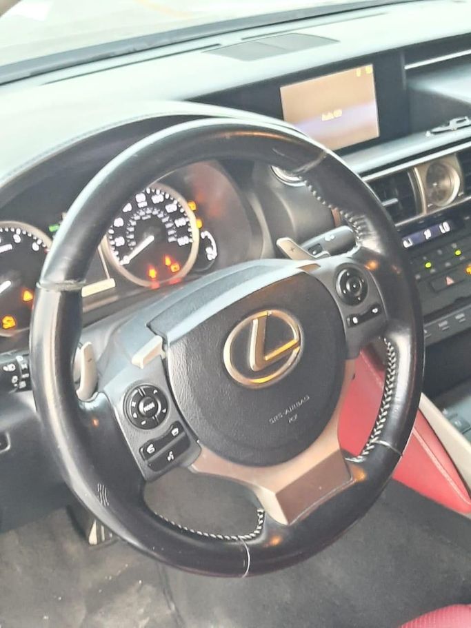 Подержанный Lexus IS 250 II Рестайлинг 2, 2.5 л, 2015 в Абу-Даби от The Shark Automobile Showroom Серый цвет. Американская | AUTO.AE