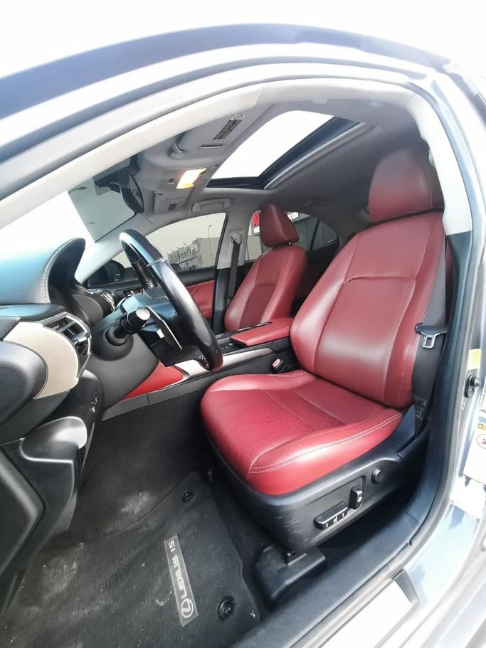 Подержанный Lexus IS 250 II Рестайлинг 2, 2.5 л, 2015 в Абу-Даби от The Shark Automobile Showroom Серый цвет. Американская | AUTO.AE