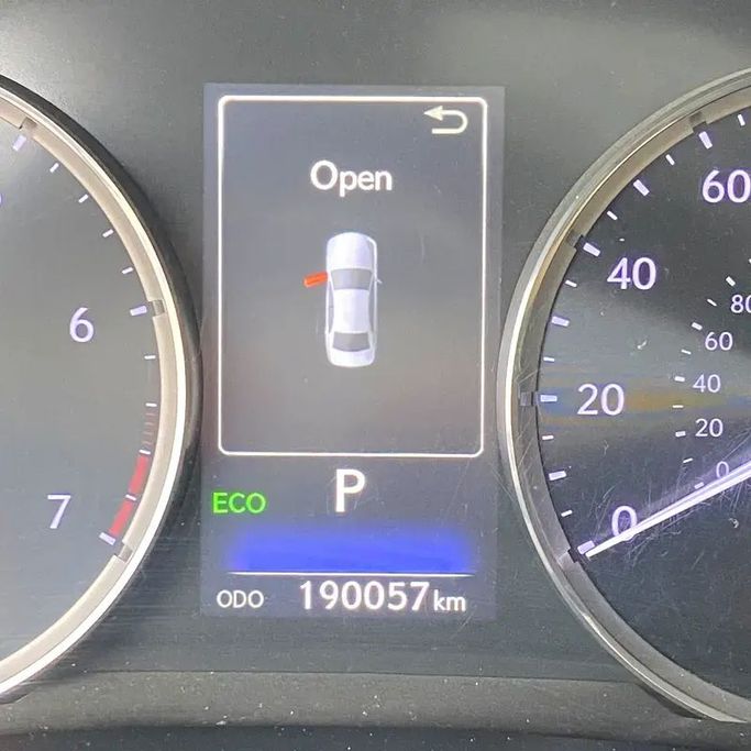 Подержанный Lexus IS 300 III Рестайлинг, 2.0 л, 2017 в Абу-Даби от Emco car Серый цвет. Американская | AUTO.AE