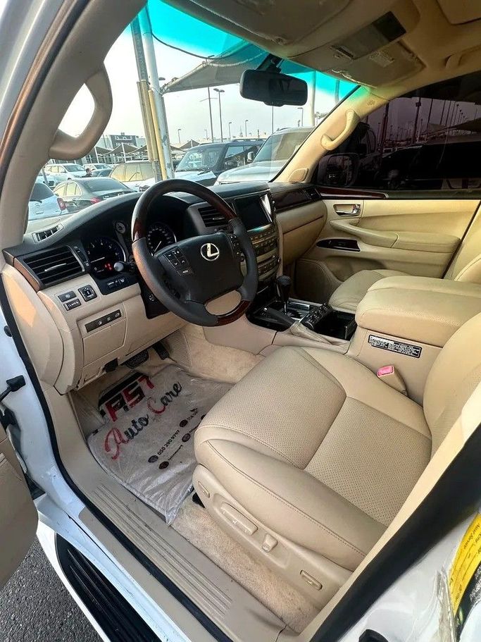 Used Lexus LX 570 III, 5.7 l, 2009 in Abu Dhabi by Al Waleed Used Cars, White color. GCC Specs | AUTO.AE
