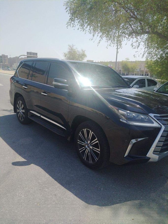 Подержанный Lexus LX 570 III Рестайлинг 2, 5.7 л, 2018 в Абу-Даби Черный цвет. GCC | AUTO.AE