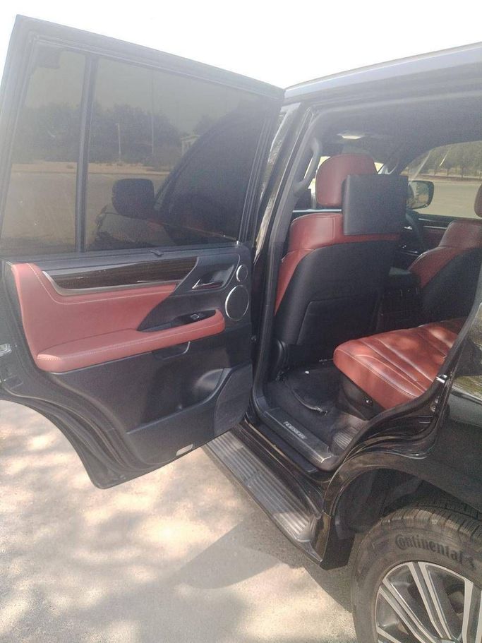 Подержанный Lexus LX 570 III Рестайлинг 2, 5.7 л, 2018 в Абу-Даби Черный цвет. GCC | AUTO.AE