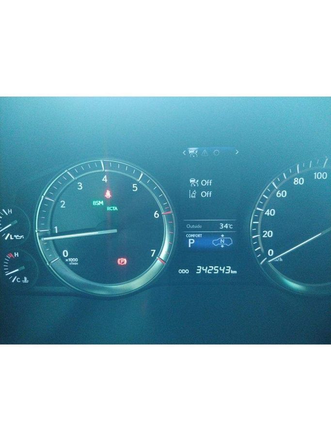 Подержанный Lexus LX 570 III Рестайлинг 2, 5.7 л, 2018 в Абу-Даби Черный цвет. GCC | AUTO.AE