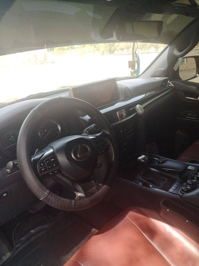 Подержанный Lexus LX 570 III Рестайлинг 2, 5.7 л, 2018 в Абу-Даби Черный цвет. GCC | AUTO.AE