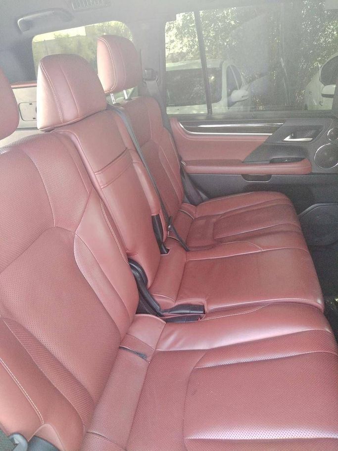 Подержанный Lexus LX 570 III Рестайлинг 2, 5.7 л, 2018 в Абу-Даби Черный цвет. GCC | AUTO.AE