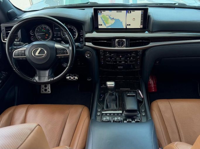 Подержанный Lexus LX 570 III Рестайлинг 2, 5.7 л, 2021 в Абу-Даби от Speed Car Motors Другой цвет цвет.  | AUTO.AE