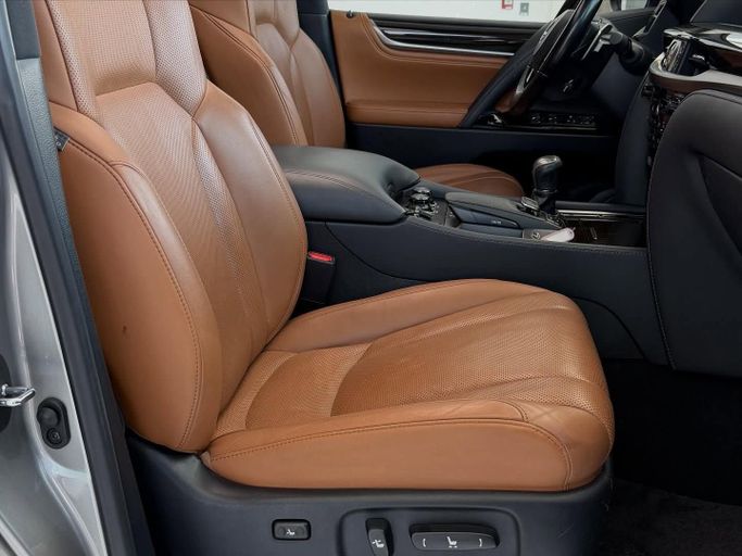 Подержанный Lexus LX 570 III Рестайлинг 2, 5.7 л, 2021 в Абу-Даби от Speed Car Motors Другой цвет цвет.  | AUTO.AE