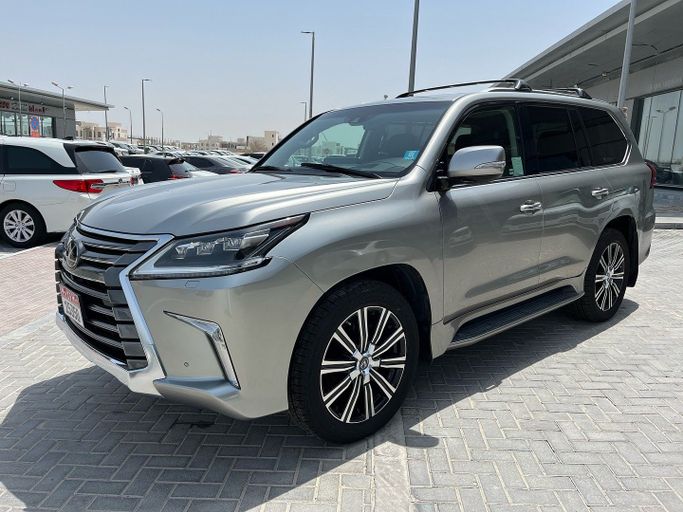 Used Lexus LX 570 III Facelift 2, 5.7 l, 2019 in Abu Dhabi by Golden coast automobile showroom, Silver color. GCC Specs | AUTO.AE