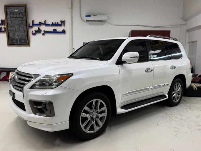 مستعملة Lexus LX 570 ثالثاً فيس ليفت, 5.7 l, 2012 في في الإمارات, أبوظبي من Golden coast automobile showroom، اللون أبيض.  | AUTO.AE | إعلان #277936