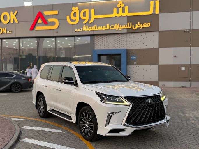 Подержанный Lexus LX 570 III Рестайлинг 2, 5.7 л, 2018 в ОАЭ, Абу-Даби от Al Shorook Used Car Exhibition Белый цвет. GCC | AUTO.AE | Объявление #281681