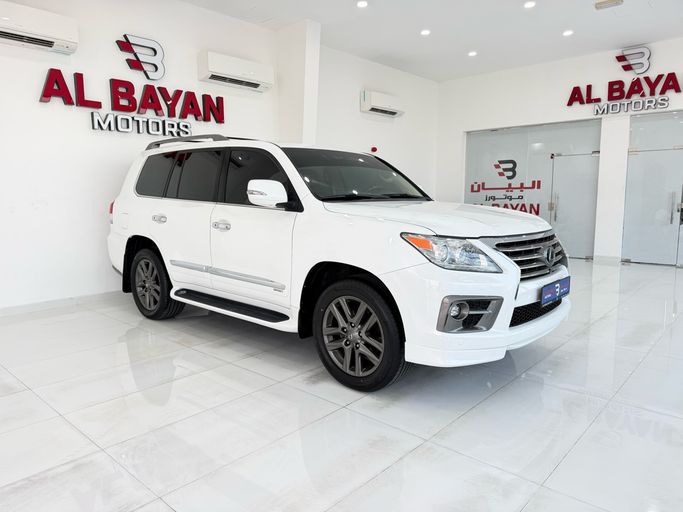 مستعملة ⁦Lexus LX 570 ثالثاً فيس ليفت، 5.7 l، 2014⁩ في في الإمارات, أبوظبي من Al Bayan Motors، اللون أبيض. مواصفات الخليج | AUTO.AE | إعلان #288712