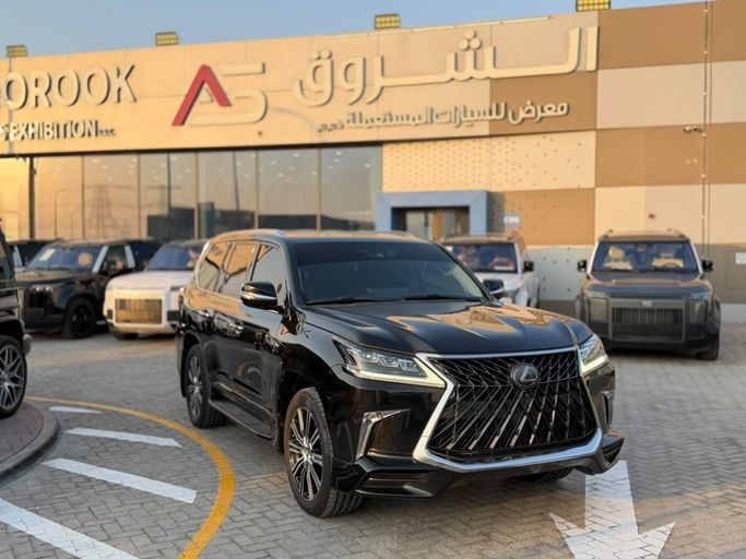 مستعملة ⁦Lexus LX 570 ثالثاً فيس ليفت 2، 5.7 l، 2018⁩ في في الإمارات, أبوظبي من Al Shorook Used Car Exhibition، اللون أسود. مواصفات الخليج | AUTO.AE | إعلان #289188