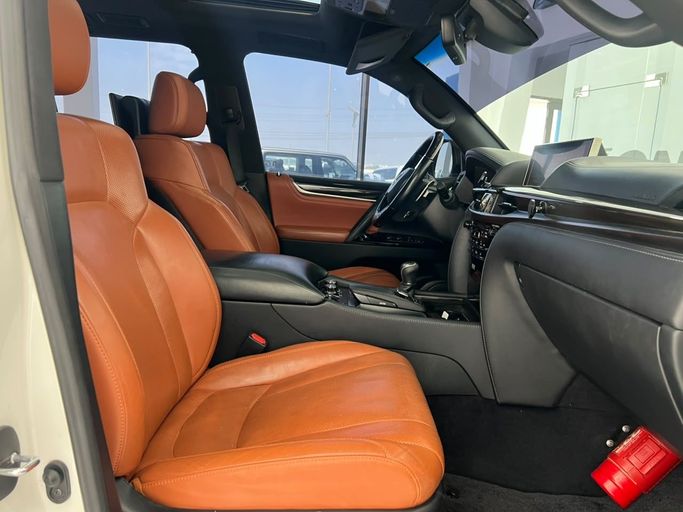 Новый Lexus LX 570 III Рестайлинг 2, 5.7 л, 2017 в ОАЭ, Абу-Даби от The One Motors Белый цвет. GCC | AUTO.AE | Объявление #295629 — фото 11 из 21