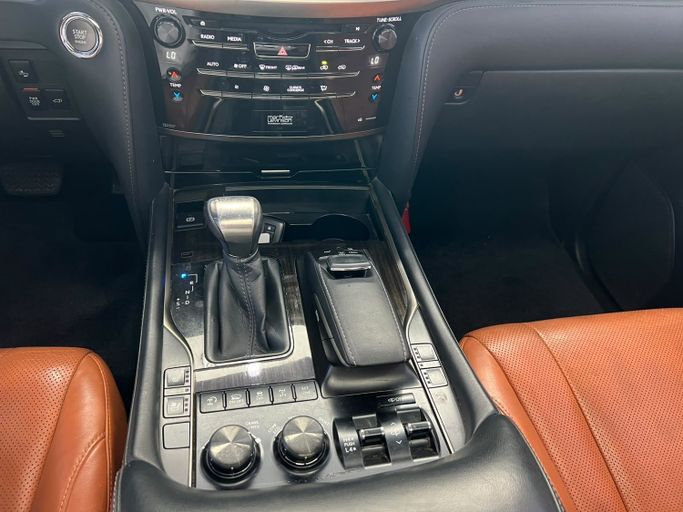 Новый Lexus LX 570 III Рестайлинг 2, 5.7 л, 2017 в ОАЭ, Абу-Даби от The One Motors Белый цвет. GCC | AUTO.AE | Объявление #295629 — фото 16 из 21
