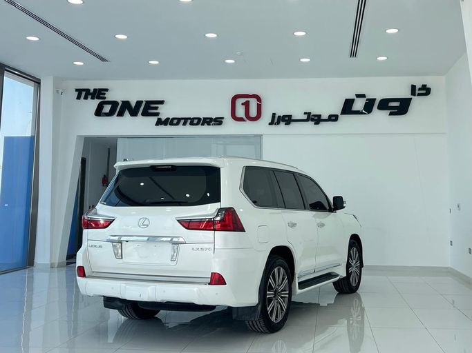 Новый Lexus LX 570 III Рестайлинг 2, 5.7 л, 2017 в ОАЭ, Абу-Даби от The One Motors Белый цвет. GCC | AUTO.AE | Объявление #295629 — фото 17 из 21